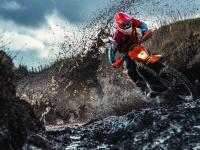 FB体育赛事-硬仗破希腊，伊萨克惊艳定乾坤—国际米兰欧战之夜展现王者气质