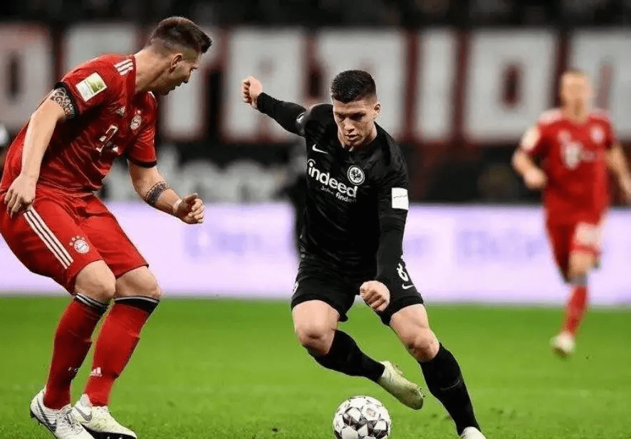 包含慕尼黑客场逼平纽伦堡，难分胜负的词条