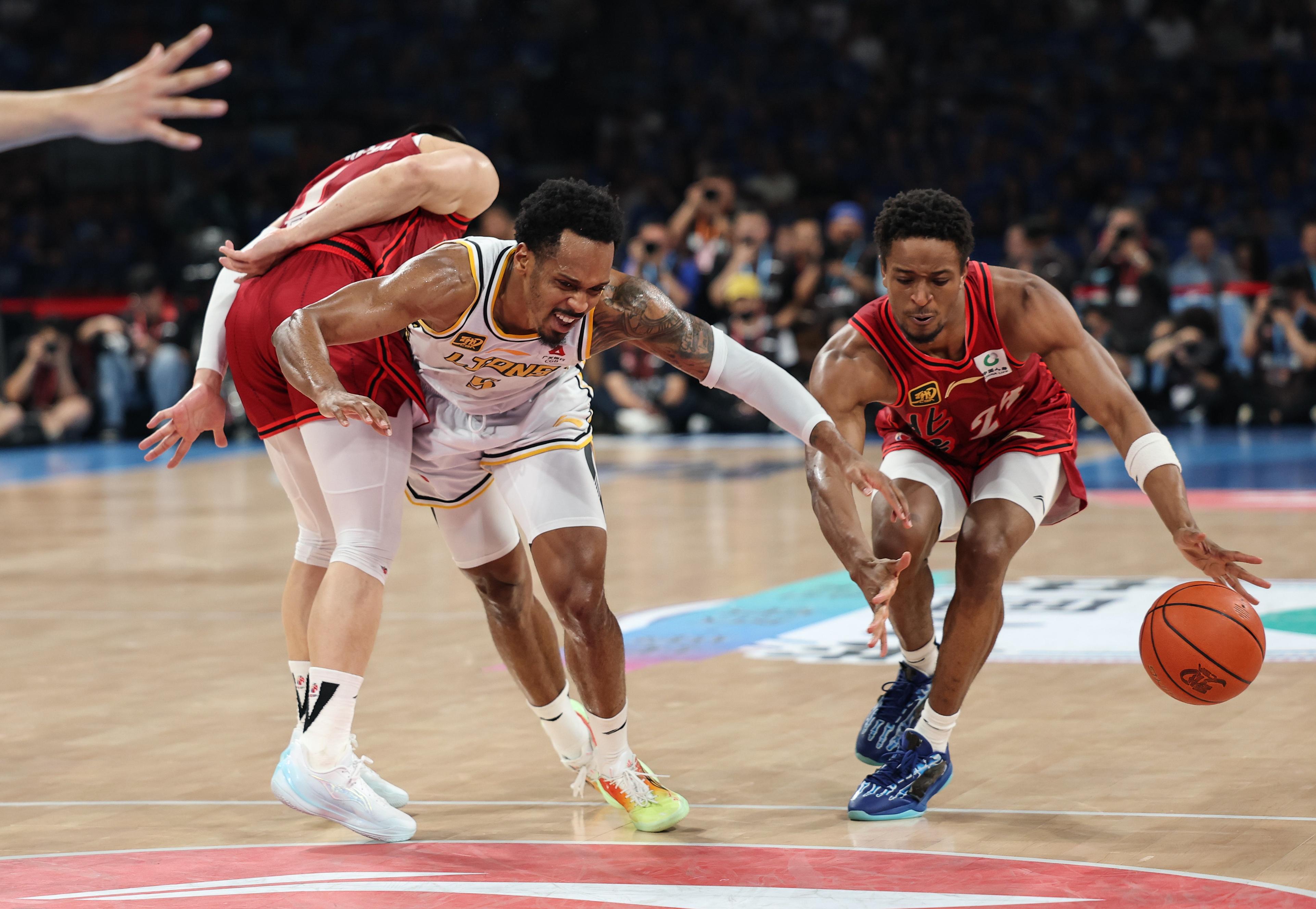 青年球员崭露头角全球精彩篮球盛宴的简单介绍