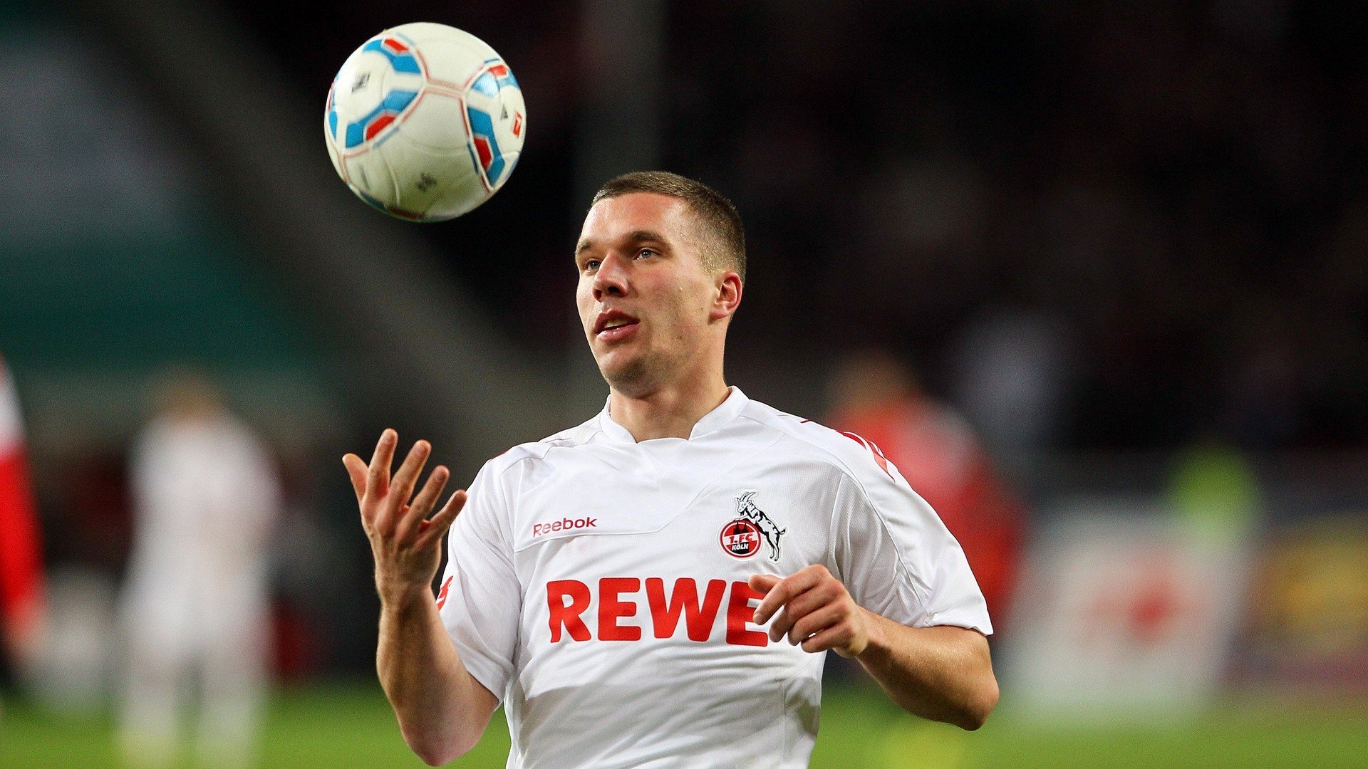 孙兴慜压制级发挥，瑞典防守锁死阿尔及利亚，亚洲之光与北欧铁壁的战术启示