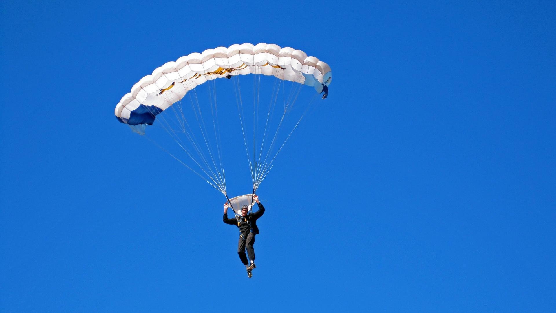 班凯罗关键一击定乾坤，湖人强压广厦展卫冕雄心