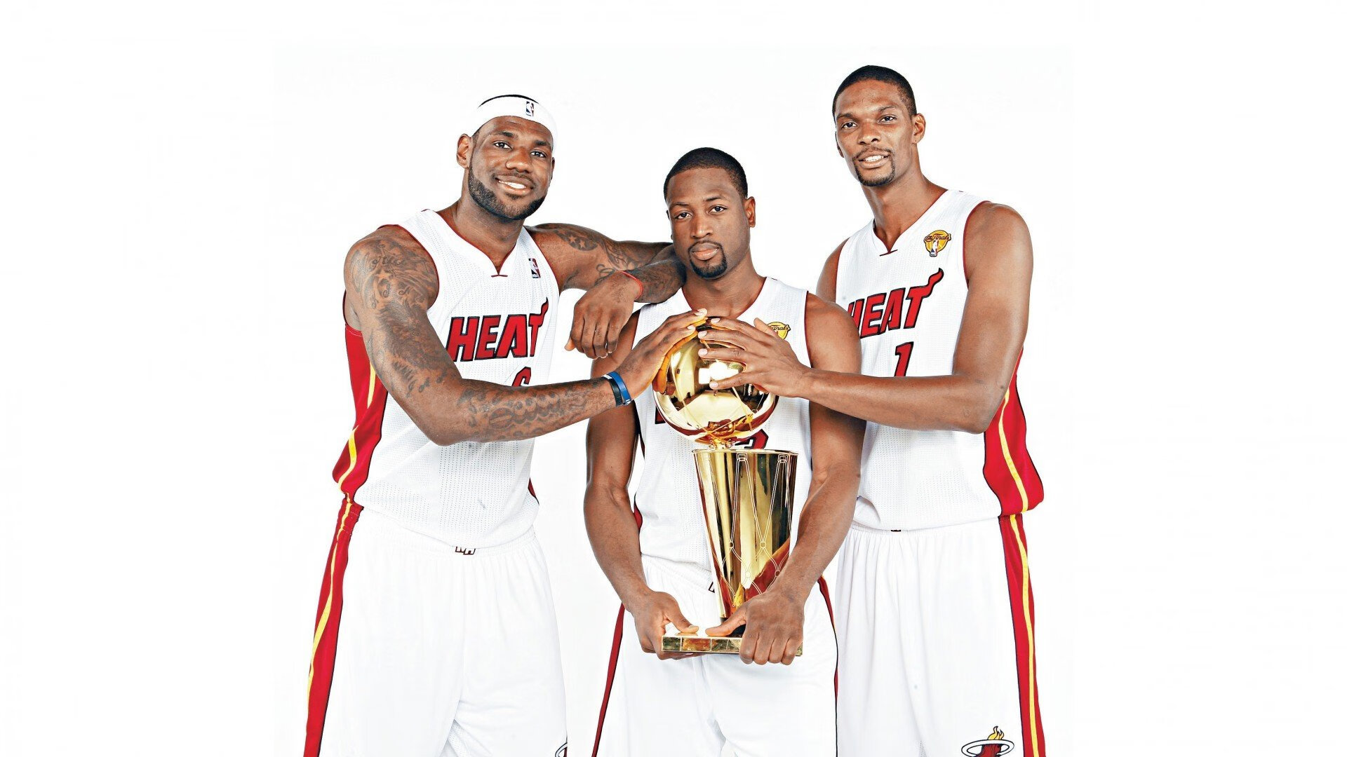 西亚卡姆完美发挥，老鹰鏖战广东队，一场跨越文化的篮球对话