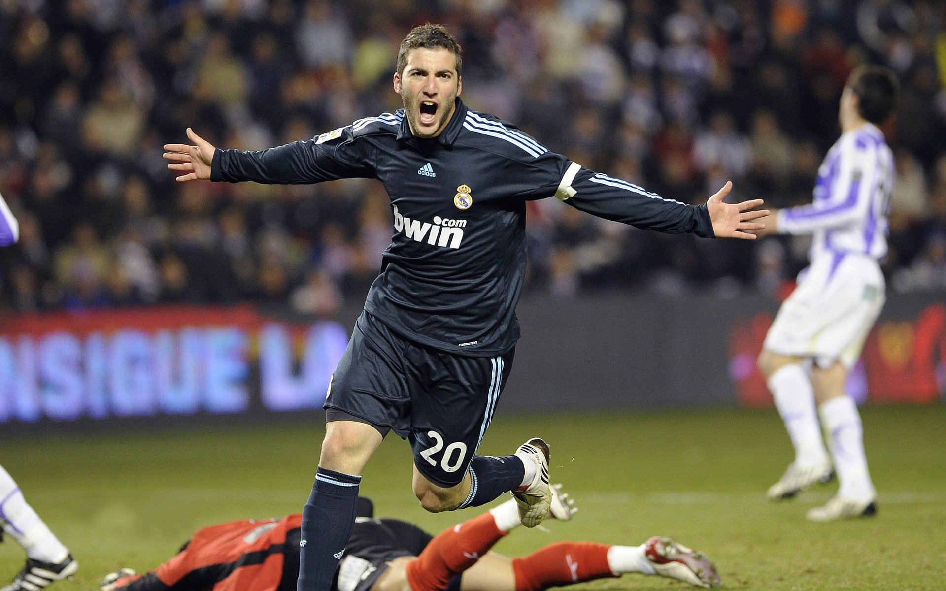 绿茵场上的绝杀与乒乓台前的高光，当葡萄牙足球遇见中国乒乓